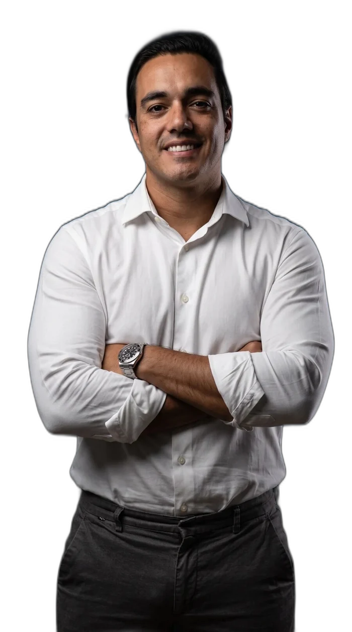 Alison Correia, sócio-fundador da DOM Investimentos, à frente da Mesa Trader